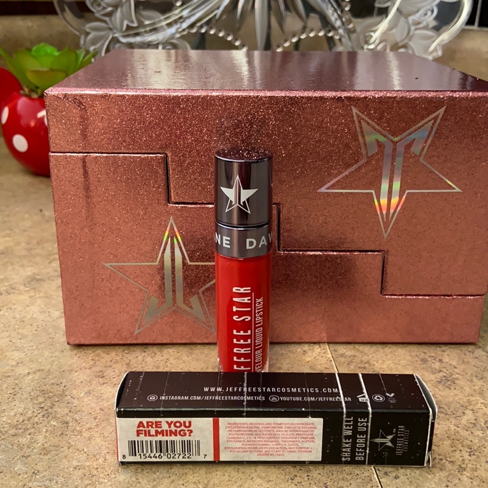 Jeffree Star Liquid Lip ARE YOU FILMING? swatched